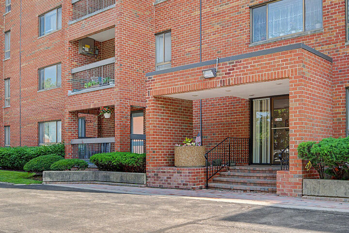 Property Photo: 701 Forum Square 210 IL 60025