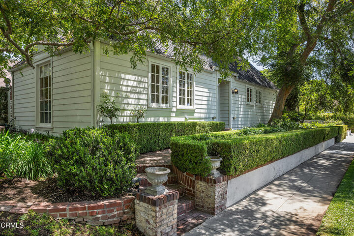 Property Photo:  840 Victoria  CA 91104 