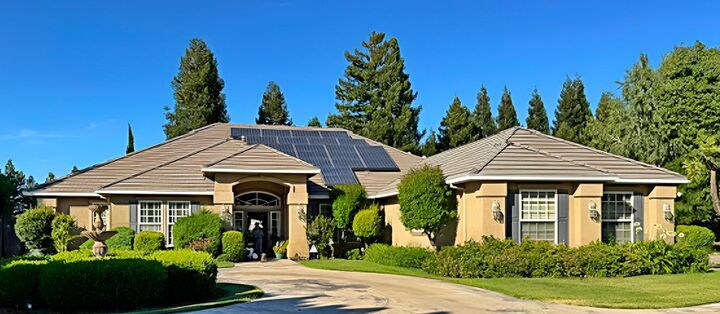 Property Photo: 10714 N Las Casitas Circle CA 95212