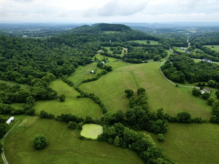 Property Photo: 9591 Clovercroft Rd TN 37067