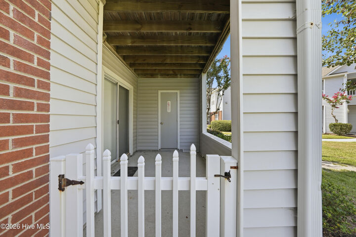 Property Photo:  4105 Breezewood Drive Apt 102  NC 28412 