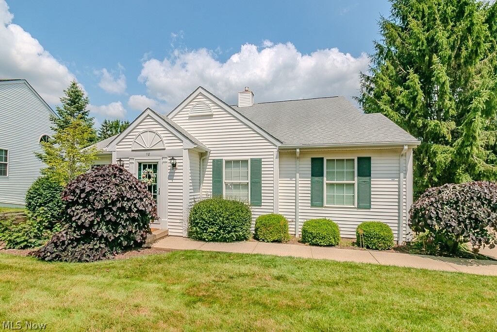 Property Photo:  118 Kensington Court  OH 44202 