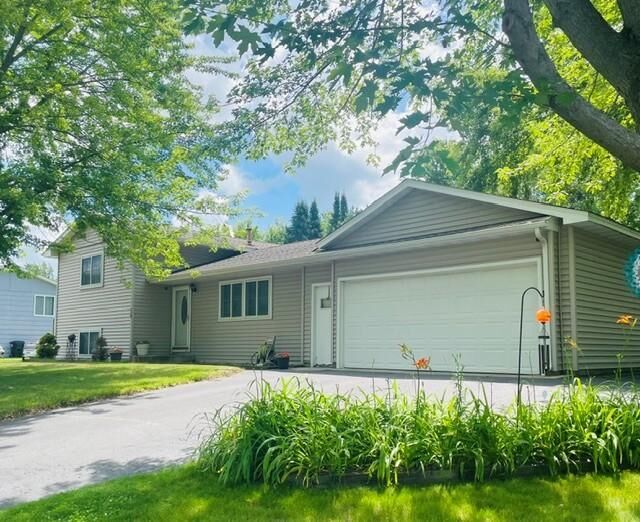 Property Photo:  19 Heights Road NW  MN 55376 