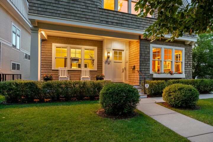 Property Photo: 721 Osceola Avenue MN 55105