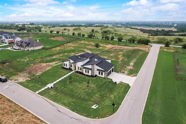 Property Photo:  1700 Hamilton Lane  TX 76247 