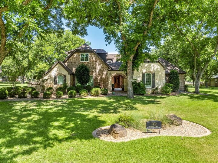 Property Photo: 7402 Hanover Court TX 76049
