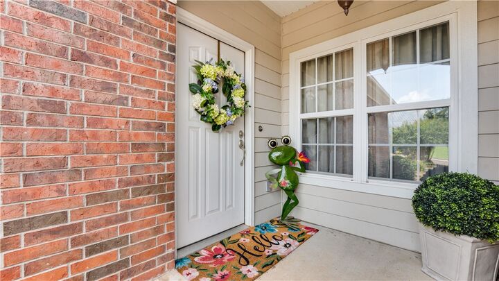 Property Photo:  902 S Dixson Street  AR 72758 