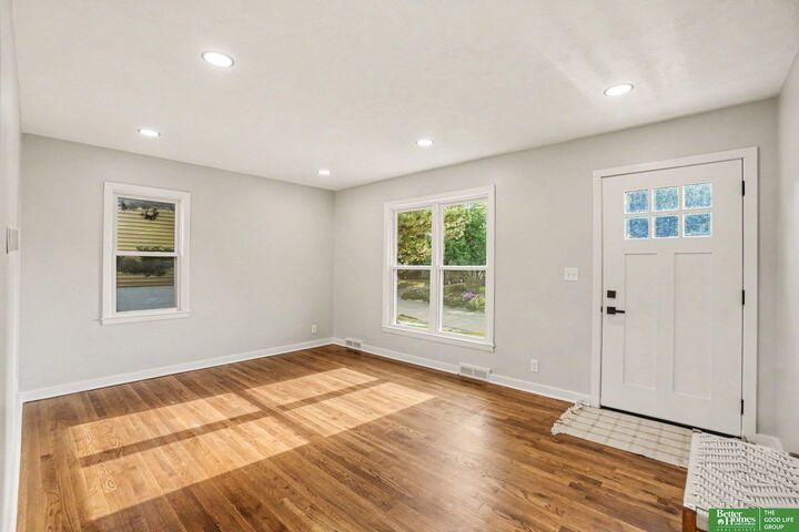 Property Photo:  1931 S 49 Street  NE 68106 