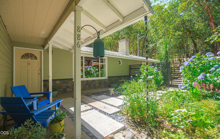 Property Photo:  886 Palmer Road  OR 97520 