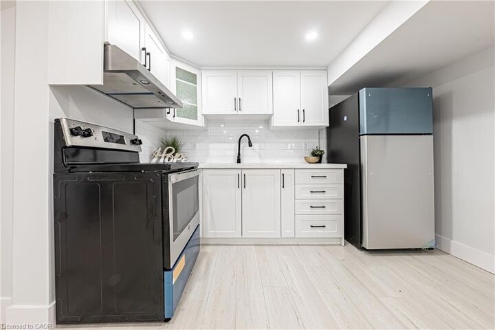 Property Photo:  22 William Johnson Street Ll  ON L8J 1B4 