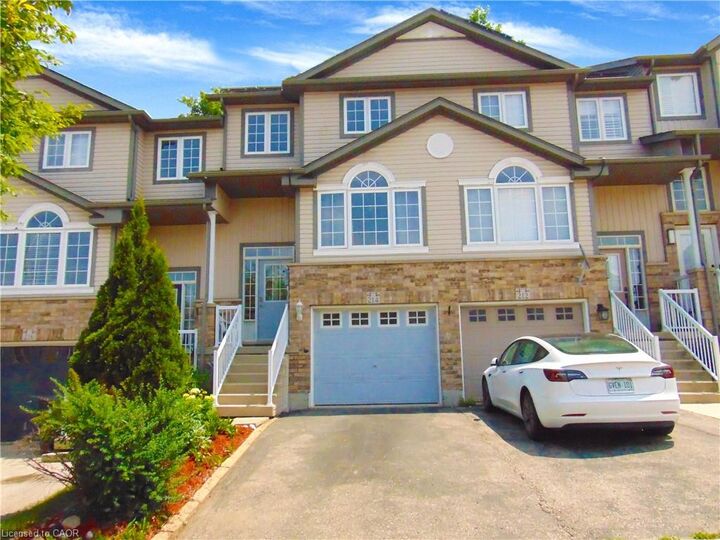 214 Snowdrop Crescent — photo 1