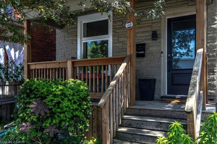 Photo de la propriété: 148 Dundurn Street N ON L8R 3E8