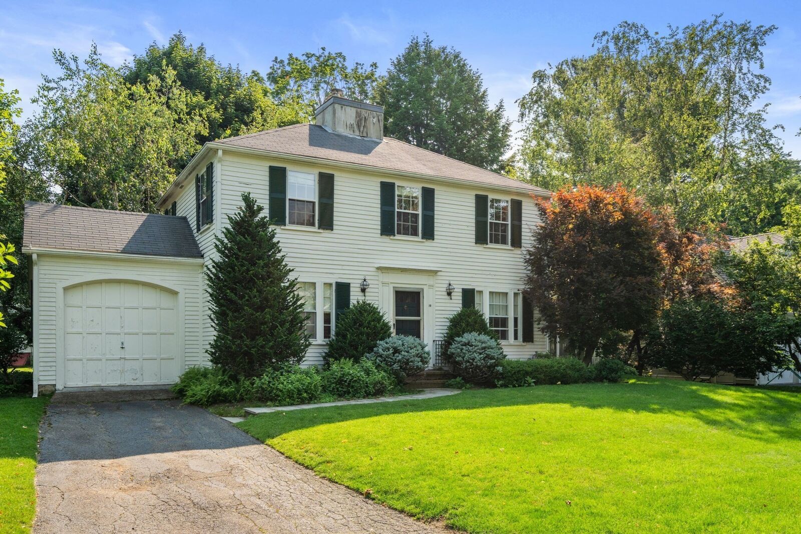 Property Photo: 10 Wilde Rd MA 02481