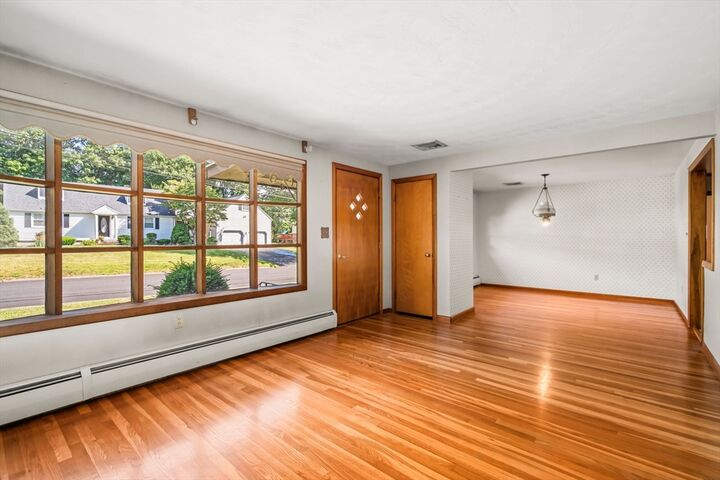 Property Photo: 9 Pratt Ln MA 01545