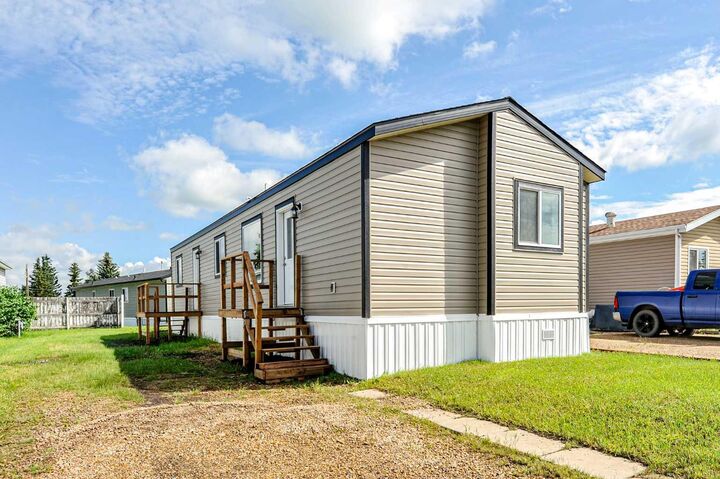 Property Photo: 4802 54 Avenue #77 AB T4V 3A5