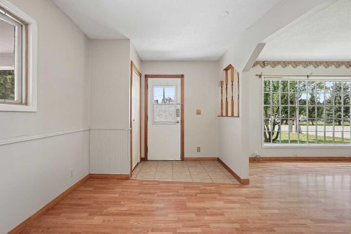Property Photo:  736 2 Street W  AB T0K 0K0 