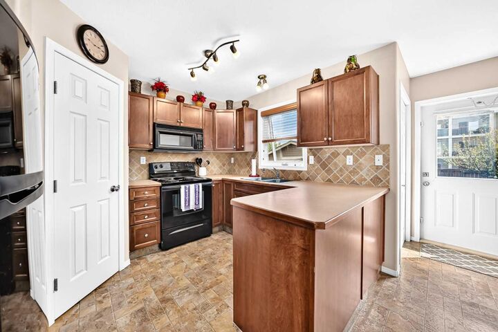 Property Photo:  79 Lawford Avenue  AB T4R 3N6 