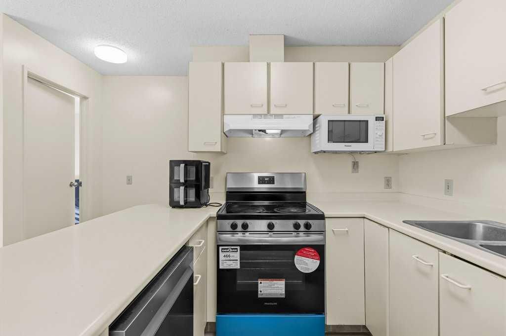 Property Photo: 2422 Edenwold Heights NW 3400 AB T3A 0Y2