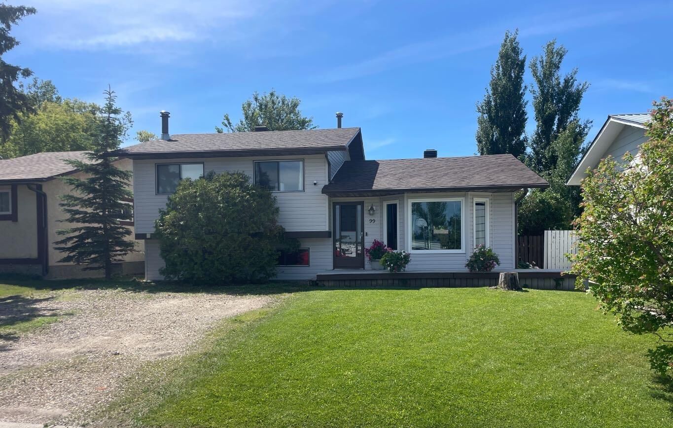 Property Photo:  99 Spruce Avenue  AB T1R 0A7 