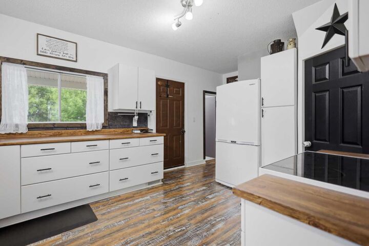 Property Photo: 2525 Township Road 382 AB T0M 0X0