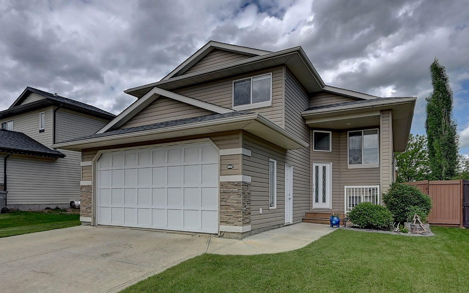 Property Photo:  8842 115 Avenue  AB T8X 0A7 