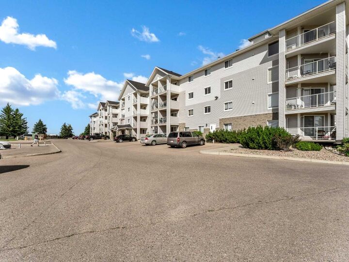Property Photo:  1648 Saamis Drive NW 216  AB T1C 4X1 