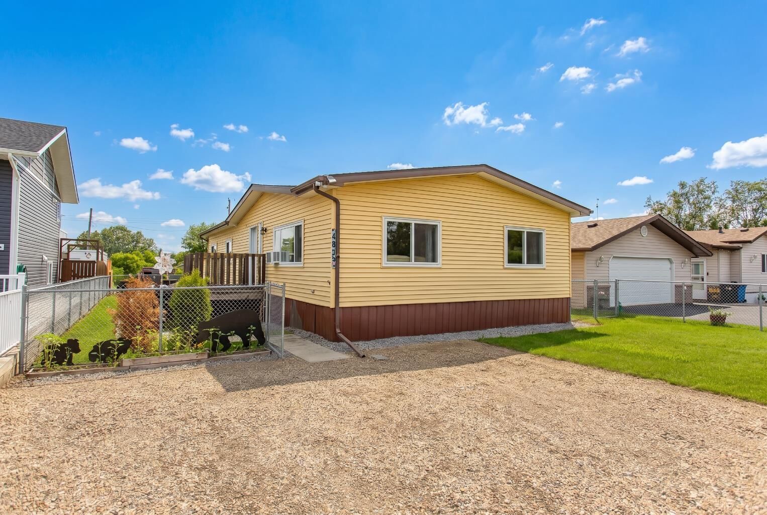 Property Photo: 4915 48 Street AB T0C 0Y0