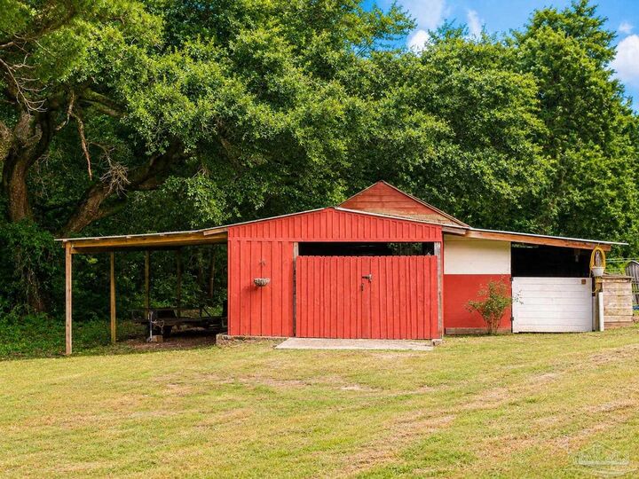 Property Photo:  6541 Stubbs Rd  FL 32570 