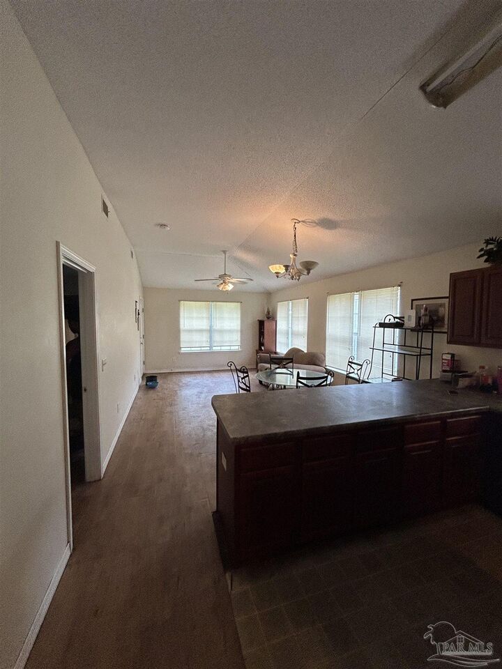 Property Photo: 507 N L St FL 32501