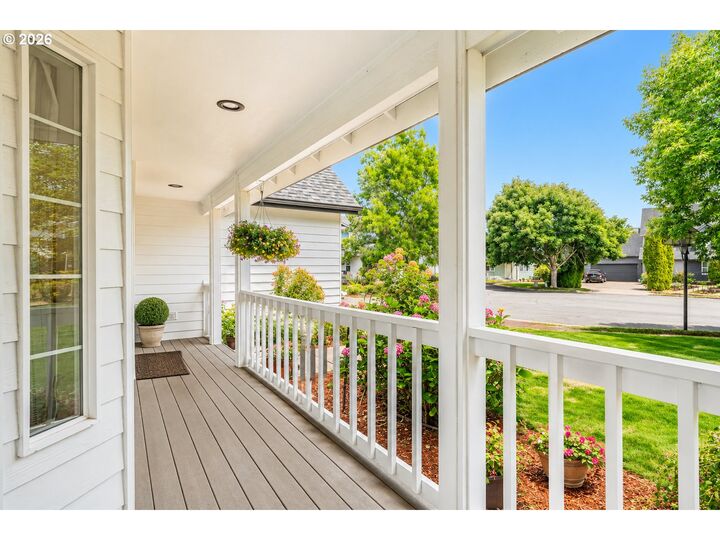 Property Photo:  756 SE Natland Pl  OR 97333 