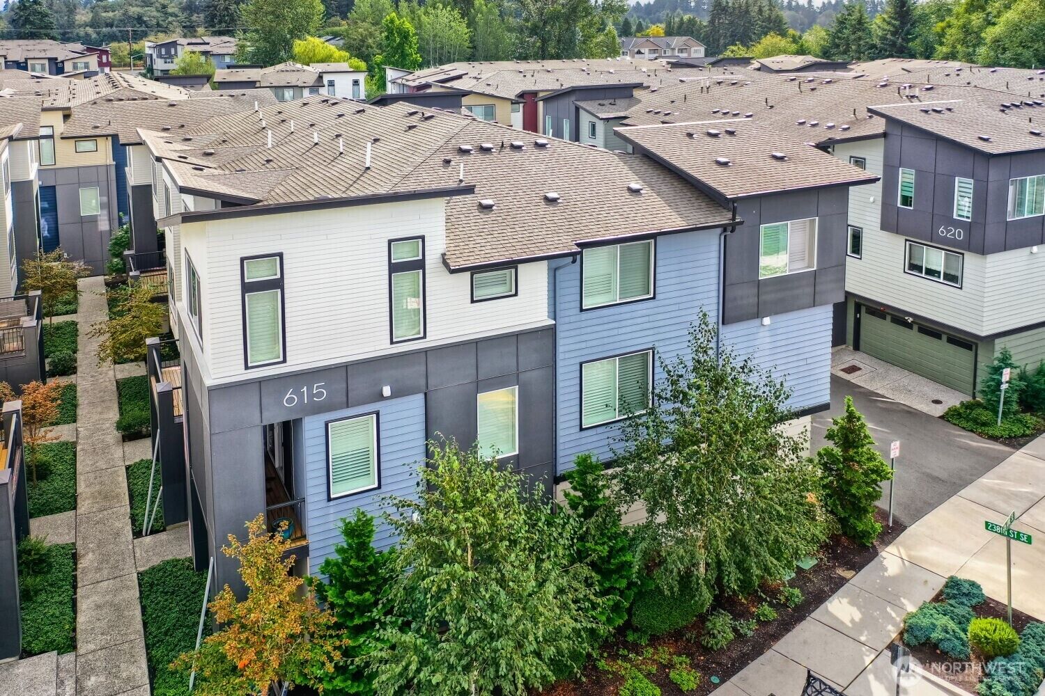 Property Photo:  615  238th Street SE D  WA 98021 