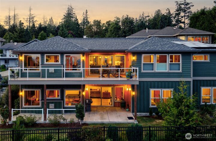 Property Photo:  3007  Meridian Court  WA 98221 