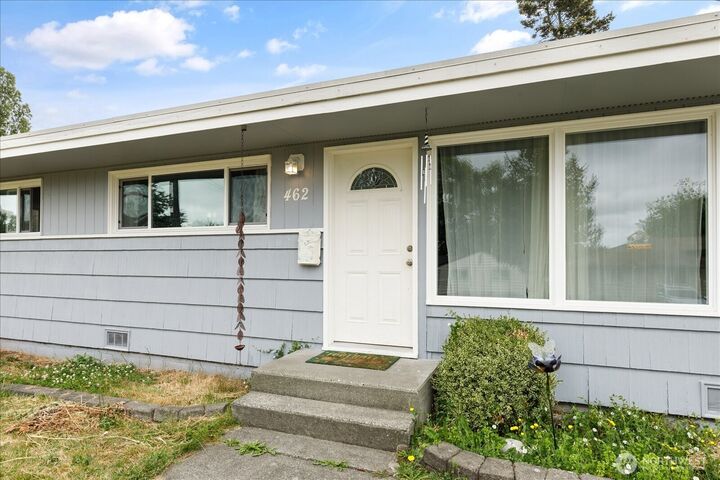 Property Photo: 462 SE Quaker Street WA 98277