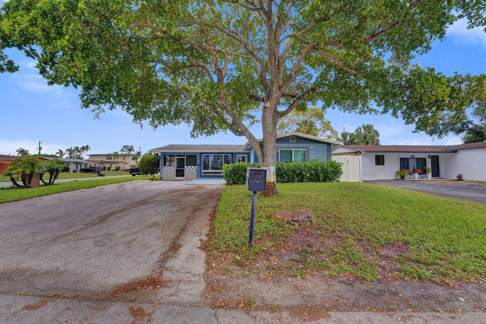 Property Photo:  1650 NW 27th Avenue 1650  FL 33311 