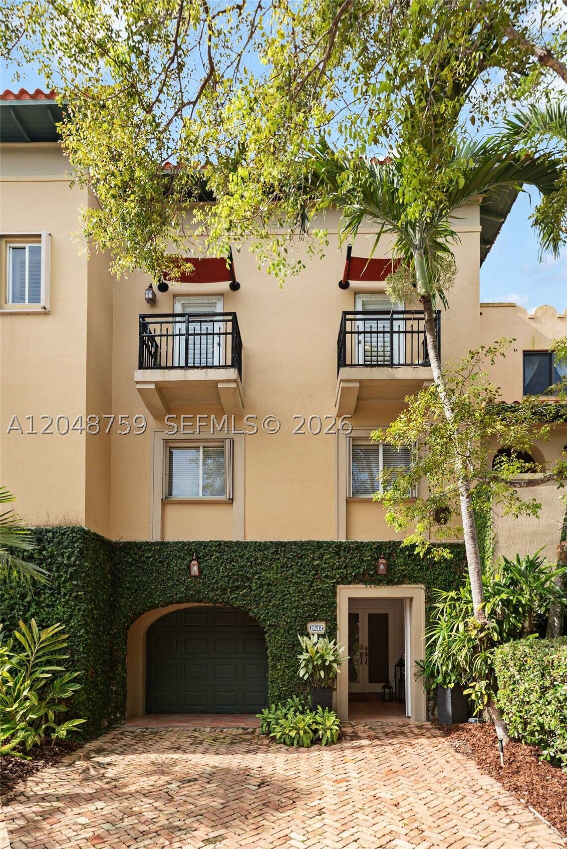 Property Photo:  6209 Paradise Point Dr  FL 33157 