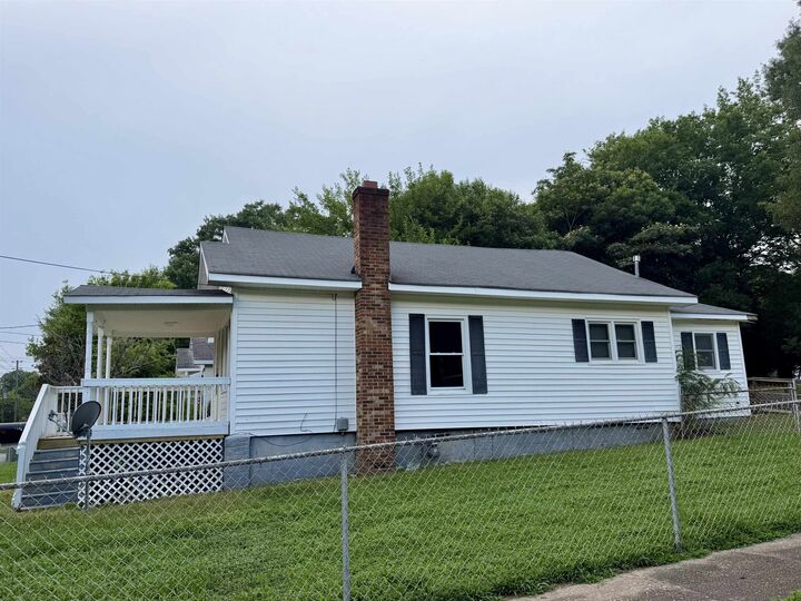 Property Photo:  415 Willow Street  SC 29340 