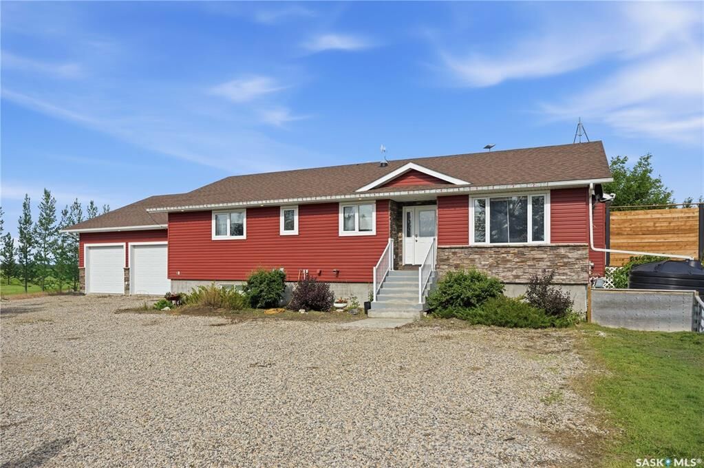 Property Photo: 11 Ridge Crescent SK S7K 3J8