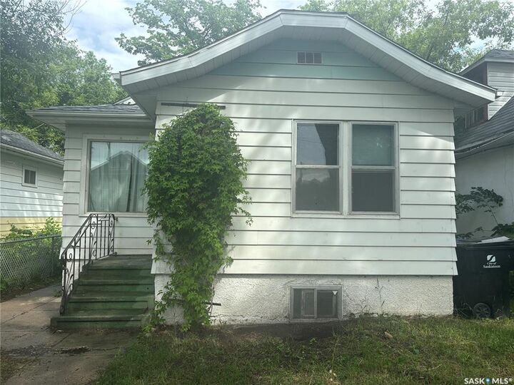 Property Photo: 416 I Avenue S SK S7M 1Y4