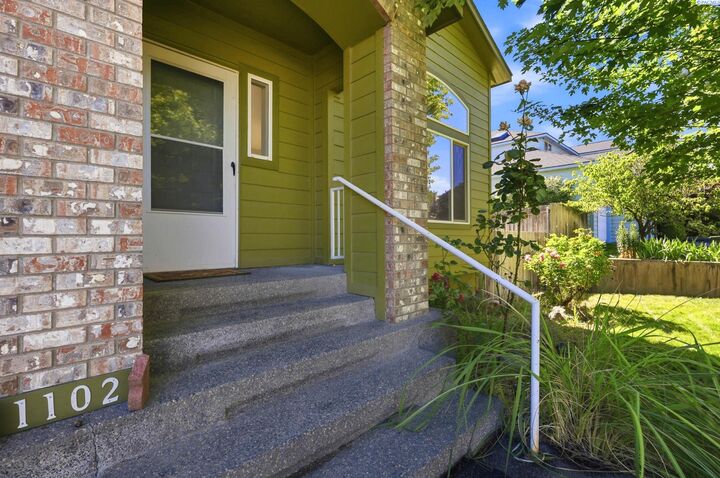 Property Photo: 1102 Oxford Ave WA 99352
