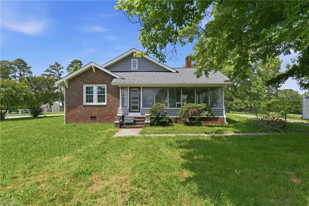 Property Photo: 5853 Riverdale Drive NC 27282