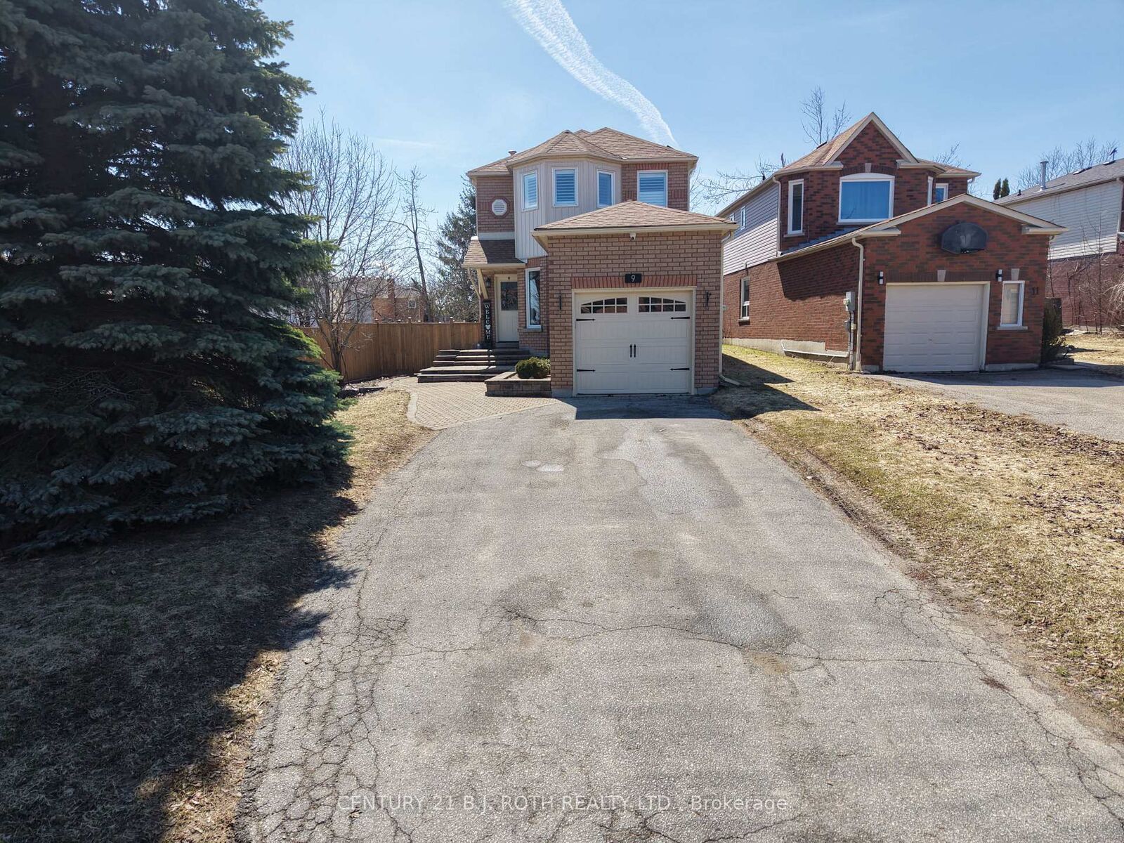 Property Photo:  9 Laidlaw Drive N  ON L4N 7S1 