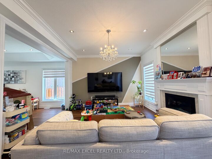Property Photo:  130 Laurendale Avenue  ON L4P 0C4 