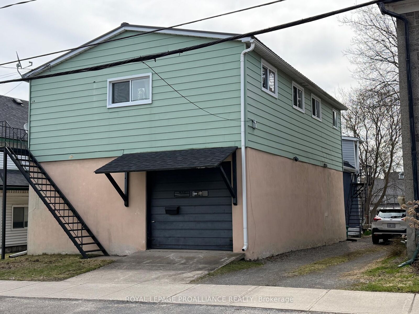 Property Photo:  125 James Street W  ON K6V 4A3 