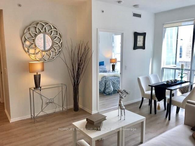Property Photo:  70 Temperance Street 1906  ON M5H 4E8 