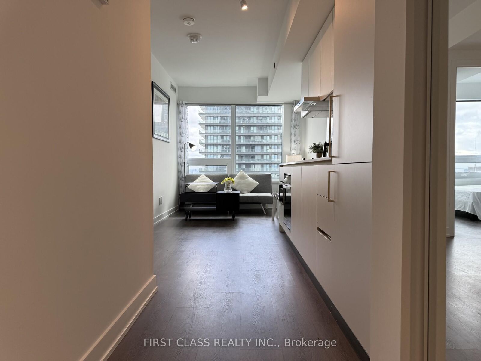 Property Photo: 8 Wellesley Street W 4101 ON M4Y 1E7