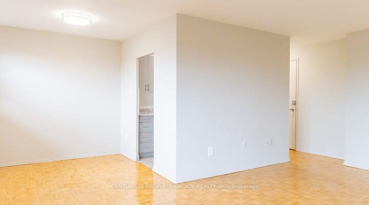 Property Photo:  1051 Seneca Avenue 309  ON L5G 3X7 