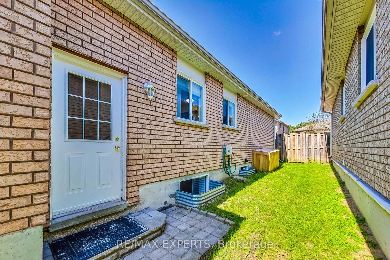 Photo de la propriété:  10 Butternut Drive  ON L4N 0E2 