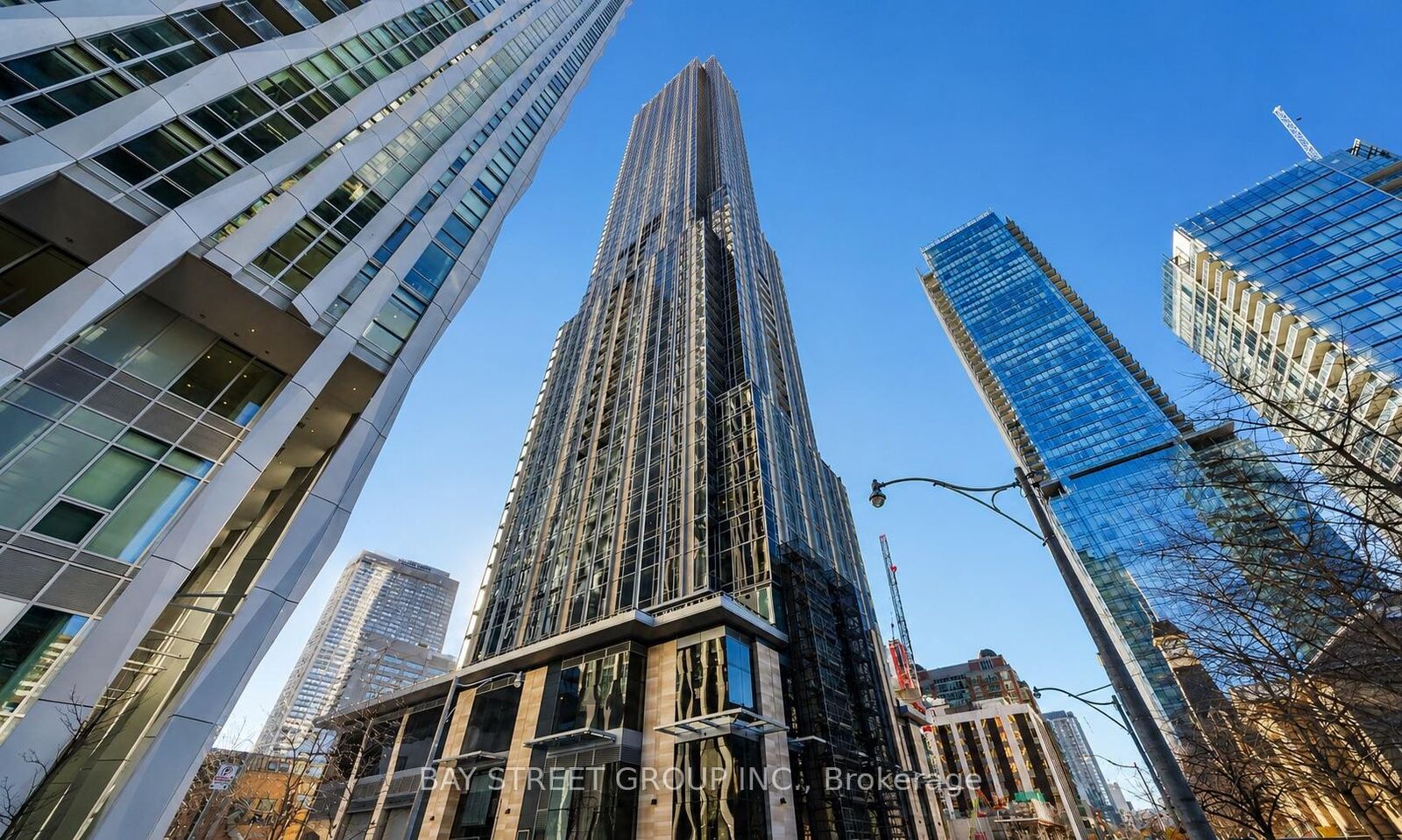 Property Photo: 11 Yorkville Avenue 2108 ON M4W 1L2