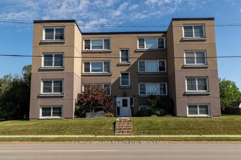 Property Photo:  139 Westchester Crescent 15  ON L2P 2N8 