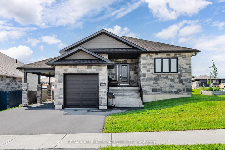 Property Photo:  2459 Watson Crescent  ON K6H 0H9 